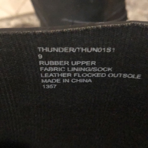 Steve Madden Rubber Boats - Picture 7 of 7